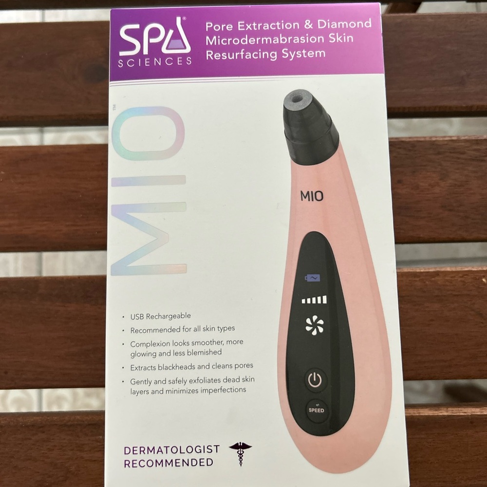 SPA Sciences MIO Pore Extraction & Microdermabrasion Device in pink